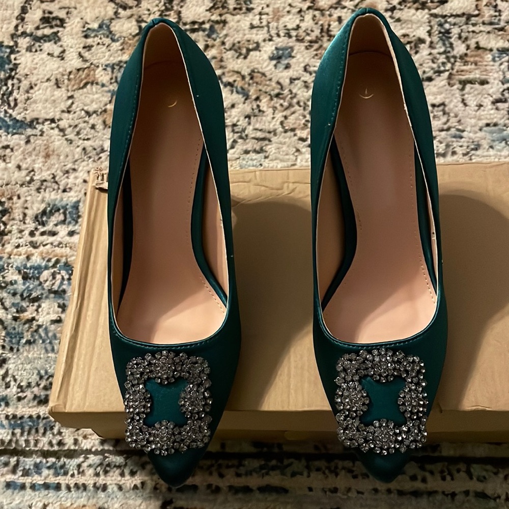 Women's Stiletto with Jewel Buckle, satin green, size 7